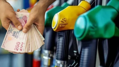 Yakıt fiyatlarında beklenen indirim sonunda gerçekleşiyor mu? Önümüzdeki günlerde benzin litre fiyatlarında düşüş olacak mı?
