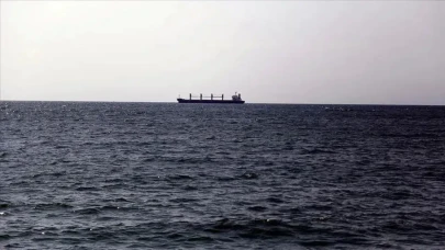 Umman açıklarında petrol tankeri vuruldu : Mürettebat güvende