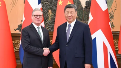 Çin Cumhurbaşkanı Xi Jinping ve İngiltere Başbakanı Keir Starmer, stratejik ortaklık için anlaştı