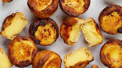 Portekiz'in eşsiz tatlarından biri: Pastel de Nata tarifini keşfedin!