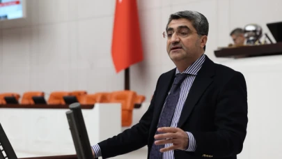 DEVA Partisi Milletvekili Ekmen'den Emeklilere İkramiye Çağrısı: Emeklilerin Durumunu Gözlemleyin!