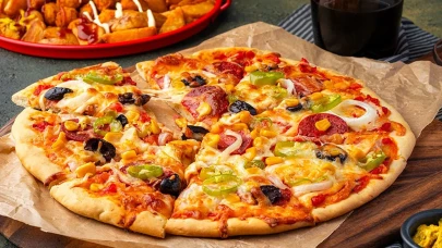 Ev Yapımı Pizza Tarifi ile İtalyan Mutfağını Sofranıza Taşıyın!