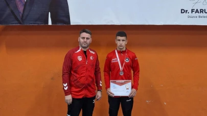 Düzce'nin Gurur Kaynağı: Güreşçi Gümüş Madalyayla Döndü!