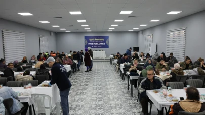 Küçükçekmece Belediyesi, Ramazan ayında vatandaşları bir araya getirerek iftar sofralarında buluşturuyor