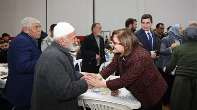 Oğuzeli ilçesinde gerçekleşen iftar programında Başkan Şahin, vatandaşlarla bir araya geldi
