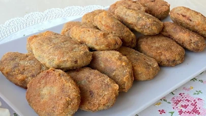 Ünlü yarışma programı MasterChef'in en sevilen tariflerinden biri olan Kadınbudu Köfte nasıl yapılır? İşte püf noktalarıyla eşsiz lezzetiyle sofralarınıza taşıyacak Kadınbudu Köfte tarifi!