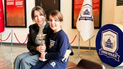 Adana'da nefes kesen parkur, minik şampiyon: 7 yaşındaki Yasmin Çetin binicilik yarışlarında birinci oldu
