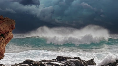 Meteoroloji'den Uyarı: Doğu Karadeniz ve Batı Akdeniz'de Şiddetli Fırtına Geliyor!