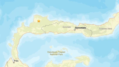 Endonezya'da meydana gelen deprem sonrası yıkım ve kurtarma çalışmaları başladı
