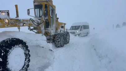Kayseri’de kardan kapanan 54 mahalle yolu trafiğe açıldı