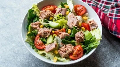 Aç lalmadan zayıflatan mucizevi salata! Ton Balıklı Salata nasıl yapılır?