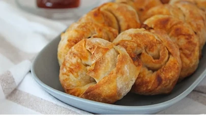 Meşhur börek ustası formülü verdi! Sosuna 1 kaşık ekleyince börekler kat kat ve çıtır çıtır oluyor