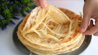 Dev gibi kabaran katmerin sırrı buymuş meğer! Sütle mayayı böyle yapınca tel tel oluyor!