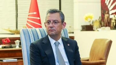 Özel, Hikmet Çetin'i hastanede ziyaret ederek geçmiş olsun dileklerini iletti