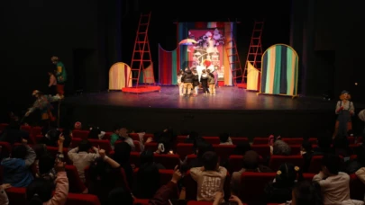 Van'da farklı özel gereksinimlere sahip bireyler, unutulmaz bir tiyatro etkinliğinde bir araya geldi