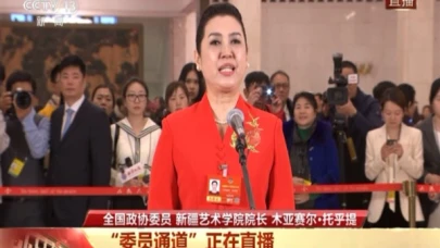 Xinjianglı gençler eğitim sayesinde geleceklerini şekillendiriyor!