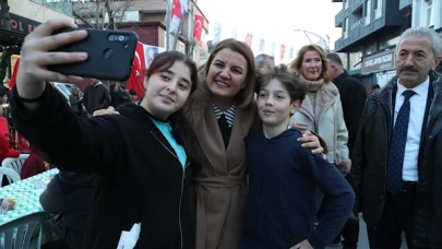 Hürriyet Mahallesi Muhtarı, Alikahya'da düzenlenen iftar programında yer aldı