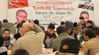 Büyükşehir Belediyesi, Tarsus'ta Ramazan ayı dolayısıyla binlerce kişiye iftar sofraları hazırladı