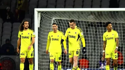 Karagümrük-Fenerbahçe karşılaşmasındaki tartışmalı pozisyon son noktasına ulaştı: Trio penaltı ve kırmızı kart dedi!