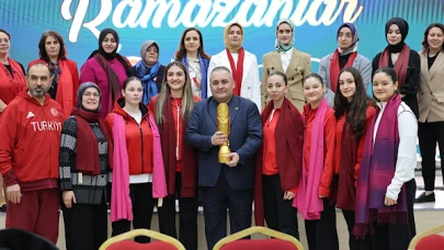 Başkan Özarslan, Ramazan ayında kadınlarla bir araya gelerek iftar sofrasında buluştu