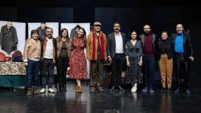 Diyarbakır'da Eşbaşkanlar, Beru isimli Kürtçe tiyatro oyununu birlikte izledi!