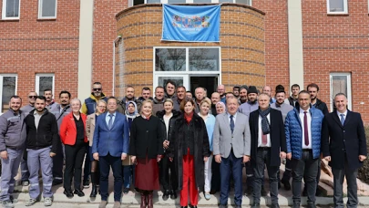 Eskişehir personeliyle bayramlaşan Başkan Ünlüce, çalışanların yüzlerine mutluluk yansıttı
