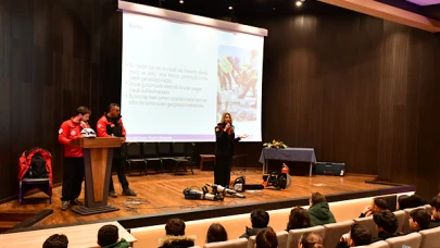 Esenyurt'ta Liseli Gençlere Arama Kurtarma Eğitimi Veriliyor
