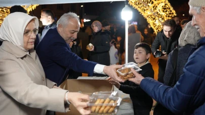 Düzce'de Vatandaşlara Kandil Simidi ve Şeker İkram Edildi