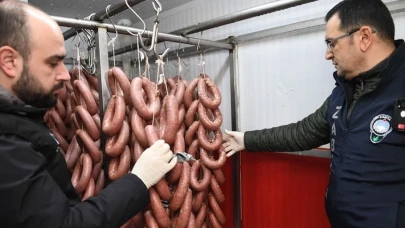 Bursa'da yapılan denetimde 700 kilogram sahte sucuk ele geçirildi ve imha edildi!