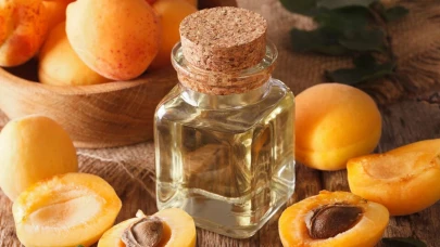Kayısı Çekirdeği Yağı Nedir? Cilt ve Saç Bakımında Faydaları