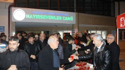 Alikahya Mahallesi'nde Teravih Namazı Sonrası Misafirlere Şerbet ve Lokum İkram Edildi