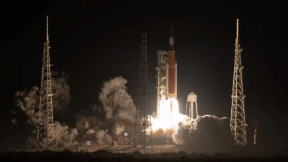 NASA tarih verdi: İnsanlı Ay yolculuğu Artemis II için geri sayım başladı!