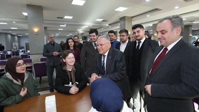 Kocasinan Belediye Başkanı Büyükkılıç, Erciyes Üniversitesi öğrencileriyle iftar programında bir araya geldi