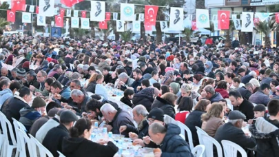 Manisa'nın Turgutlu ilçesinde gerçekleştirilen iftar programı renkli görüntülere sahne oldu