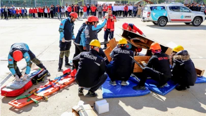Diyarbakır Büyükşehir Belediyesi'nden öğrencilere yönelik afet tatbikatı