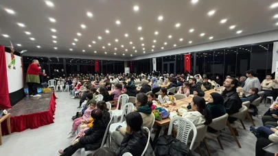 Yalova'da Karagöz ve Hacivat, binlerce minik izleyiciyle buluştu!