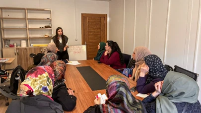 Diyarbakır'da Kadın Sağlığı Eğitim Programı Devam Ediyor, Kadınların Sağlıklı Yaşamına Destek Olunuyor