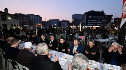 Bağlarbaşı'nda Ramazan coşkusu: Mahalle sakinleri için özel iftar sofrası hazırlandı