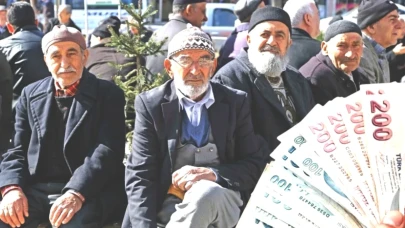 Emekli Maaşları ve Bayram İkramiyeleri Hesaplara Yatıyor: Ödemeler Başladı