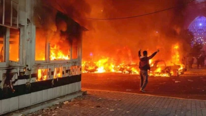 İran'da halk, rejim baskısı ve bombalar arasında çaresiz kalıyor