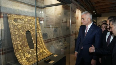 16. yüzyıla ait iki nadir İznik çinisi ülkemize geri getirildi!