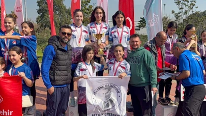 Aliağalı gençler, İzmir'de oryantiring yarışmasında zirveye ulaştılar