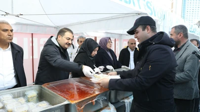 Başkan Canpolat ve Milletvekili Yazmacı, İftar Çadırında Vatandaşlarla Bir Araya Geldi