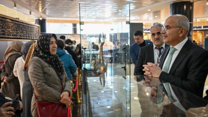 Başkan Er, 'Kutsal Emanetler ve Vakıf Eserleri Sergisi'ne Katıldı