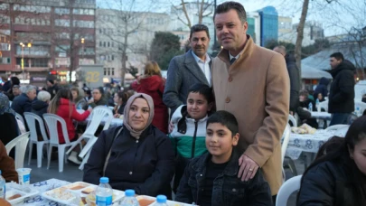 Cumhuriyet Meydanı'nda Ramazan coşkusu yaşandı: Binlerce kişi iftar programında buluştu