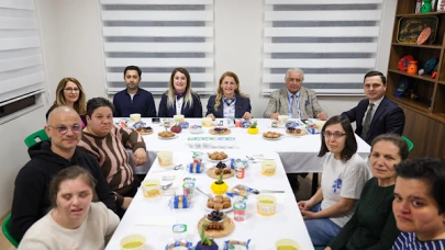 Başkan Ovalıoğlu, Engelsiz Yaşamevi sakinlerine iftar yemeği verdi