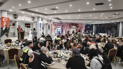 Ankara'da Moto Kuryeler, Ortak Bir İftar Programında Bir Araya Geldi
