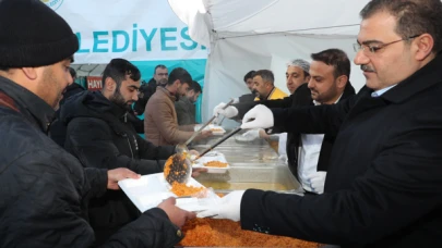 Başkan Canpolat ve Bağmancı, iftarda vatandaşlarla bir araya geldi