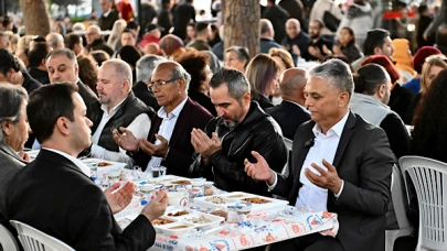 Muratpaşa'da Engelsiz Kafe'de Binlerce Kişi Dayanışma İçin Bir Araya Geldi