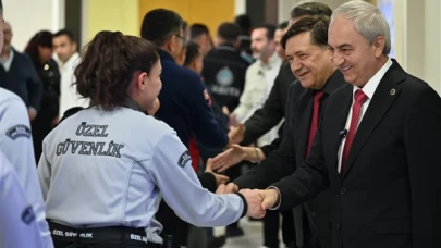 Kepez'de Bayram Coşkusu: Vatandaşlar, Renkli Bayramlaşma Programında Bir Araya Geldi